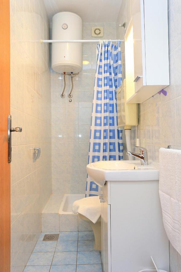 Apartments By The Sea Brela, Makarska - 2718 Exterior foto
